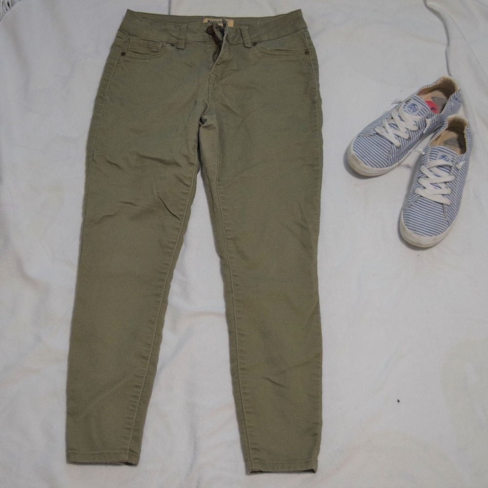 💥⚡️Casual Women's Pant Olive Size 5 skinny💥⚡️